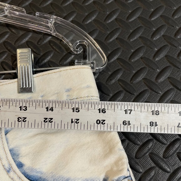 Levi's High Baggy Shorts Blue Light Wash Denim Women's Size‎ W31 - Picture 6 of 9